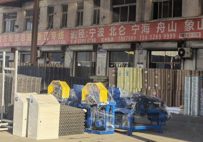 山東李經理訂購的中型水箱拉絲機發貨了，請注意收貨！